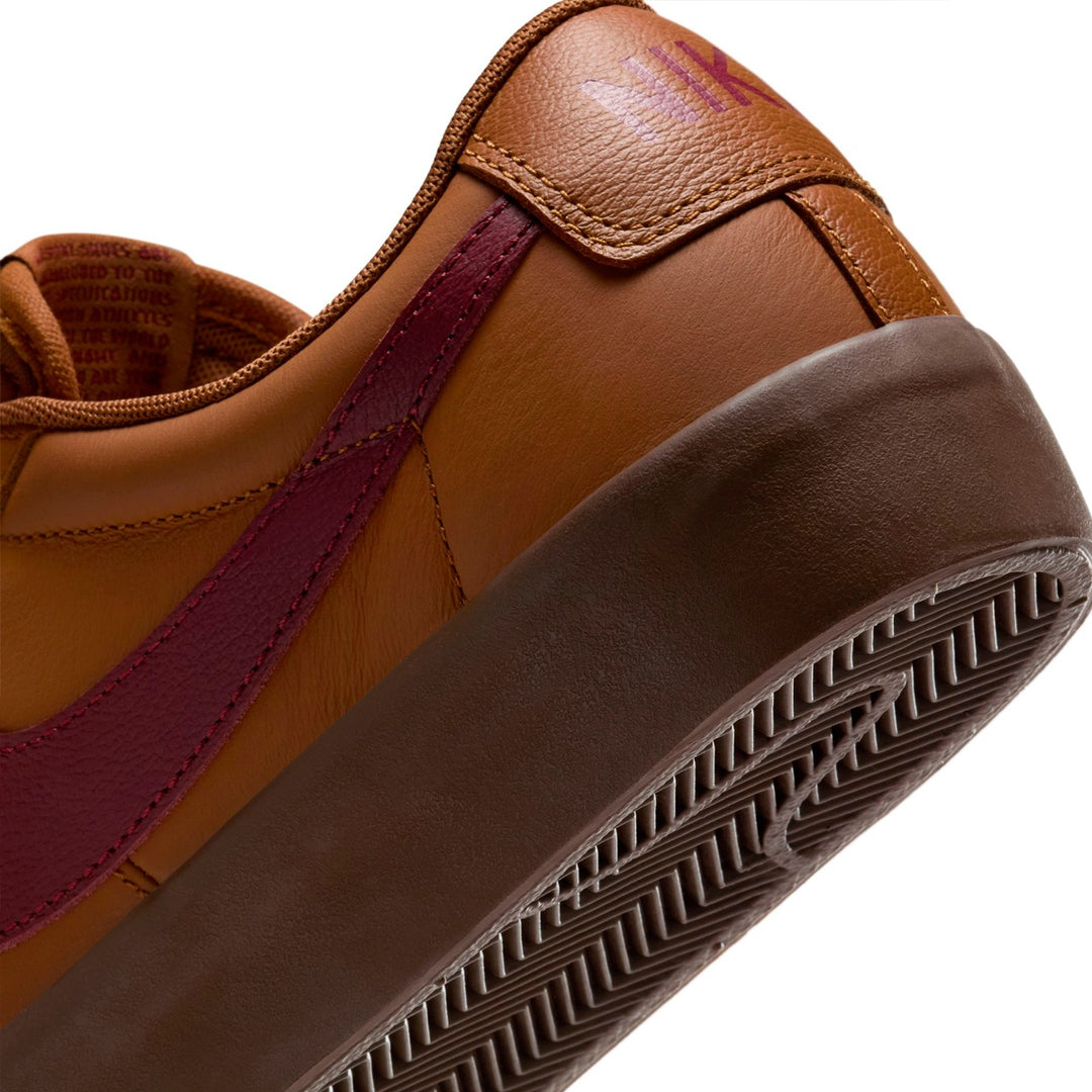 NIKE SB BLAZER LOW PRO GT ( LT BRTSH TN/DK TM RD ) DV1226-200