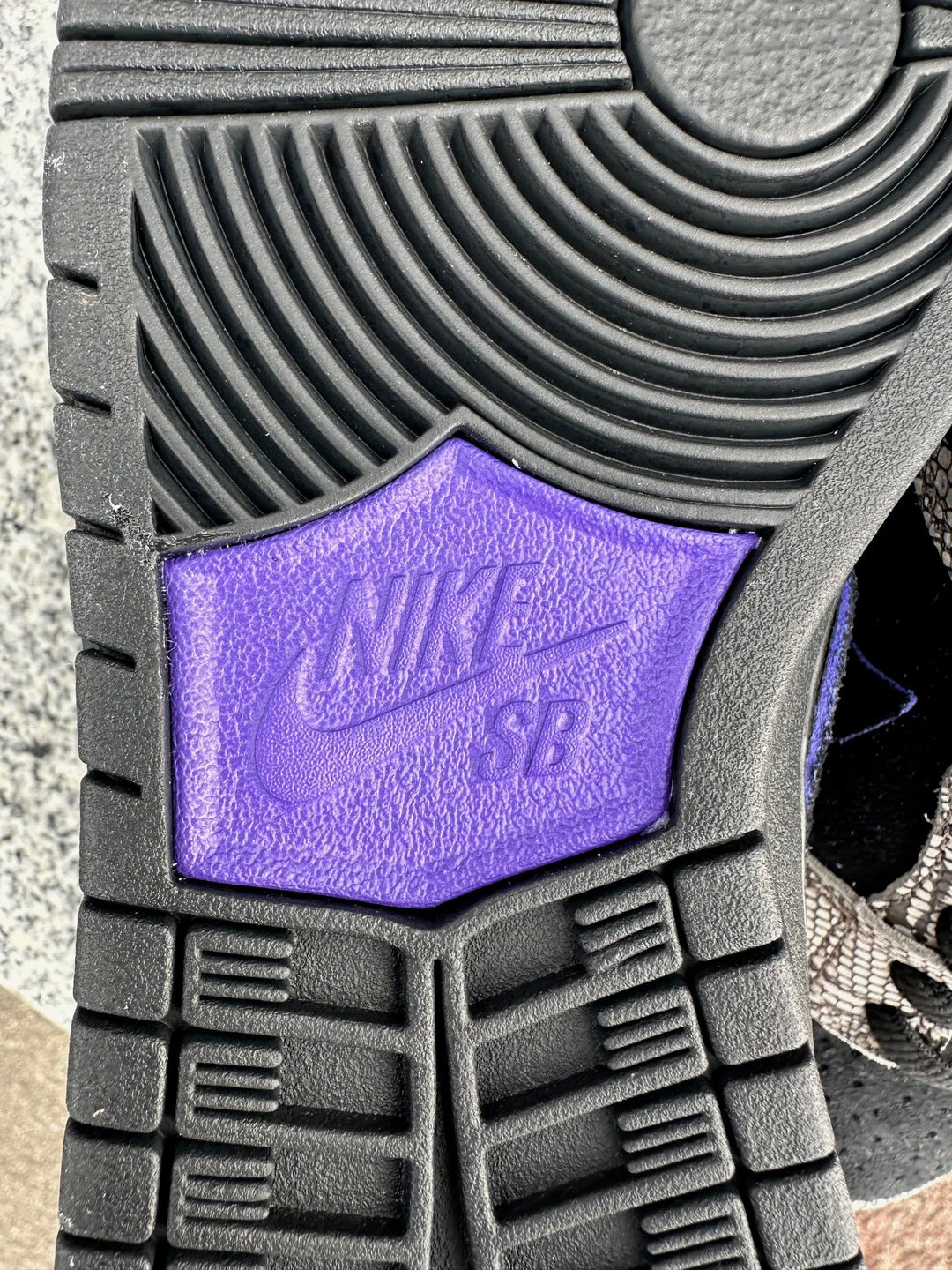 NIKE SB DUNK LOW  DASHAWN JORDAN 　抽選販売