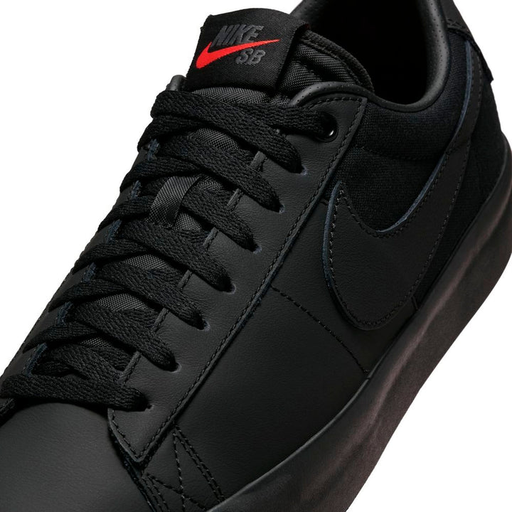 ZOOM BLAZER LOW PRO ISO TRIPLE BLACK DR9099-001 U1869-C01S01