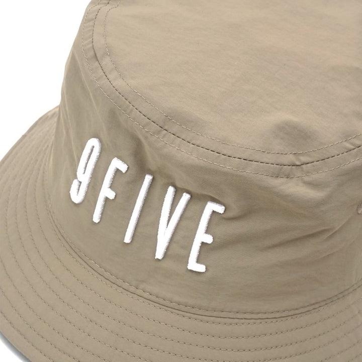 9FIVE LOGO NYLON BUCKET HAT KHAKI