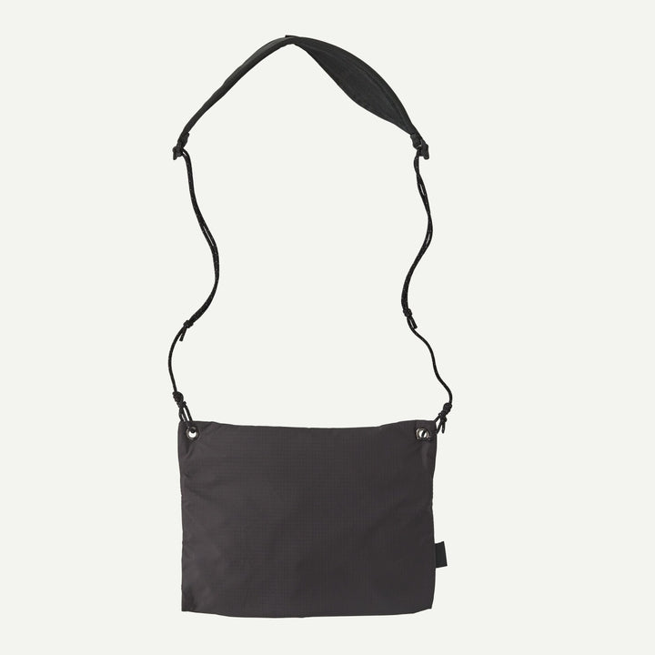 テラヴィア・サコッシュ 3L ( BLK )