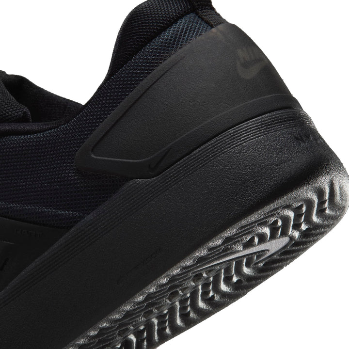 NIKE SB ZOOM NYJAH 4 (BLACK/WHITE) FQ1273-002