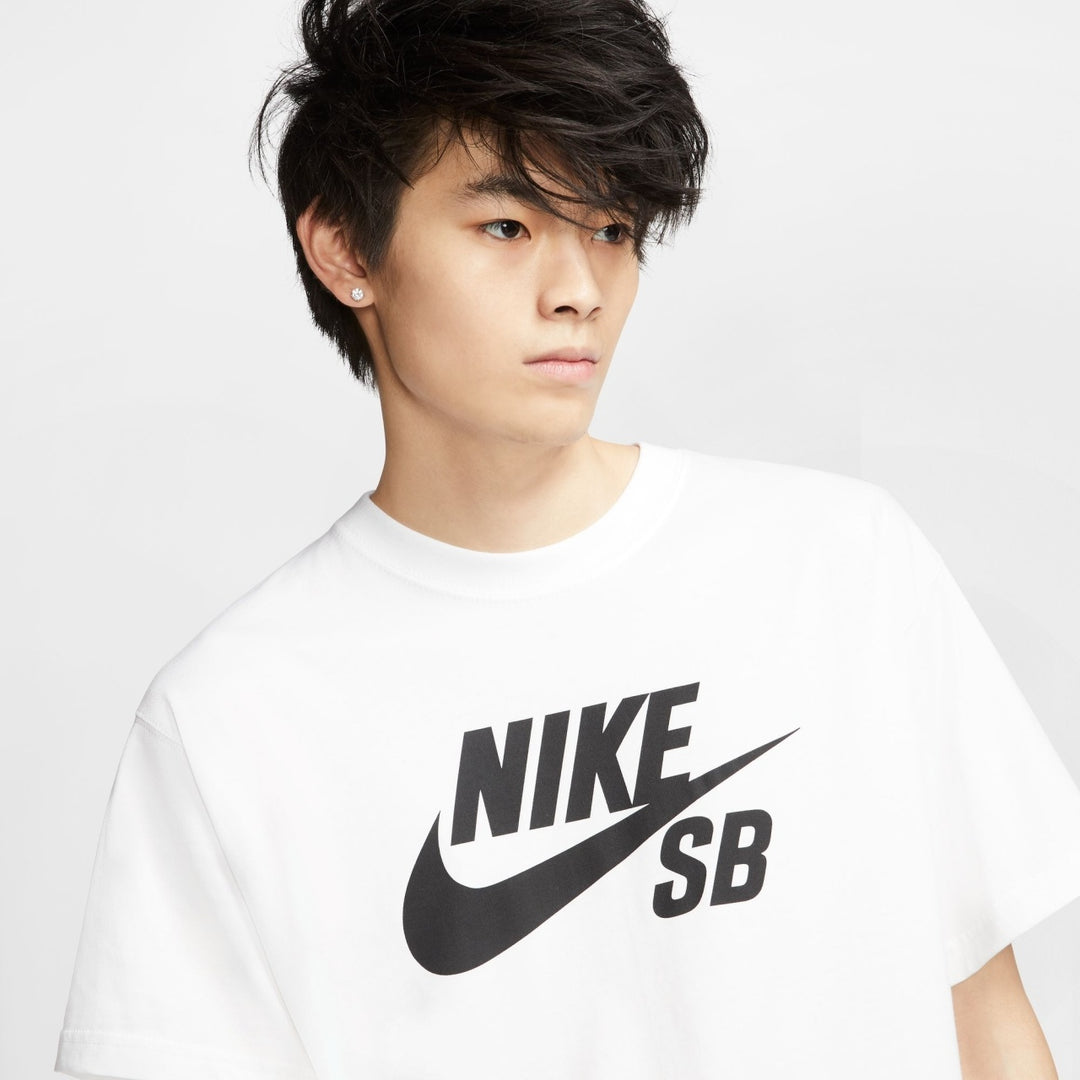 LOGO TEE ( WHITE/BLACK ) CV7540-100
