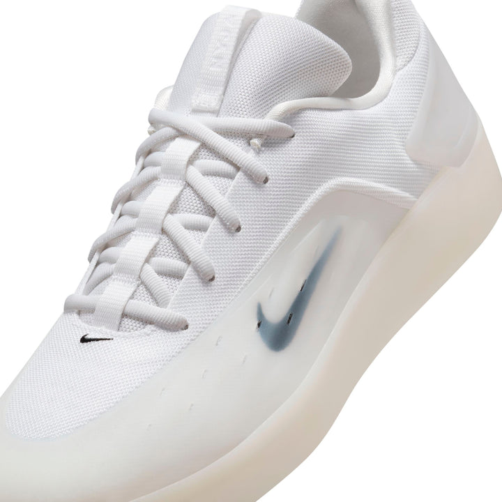 NIKE SB ZOOM NYJAH 4 (WHITE/BLACK-WHITE-BL) FQ1273-100