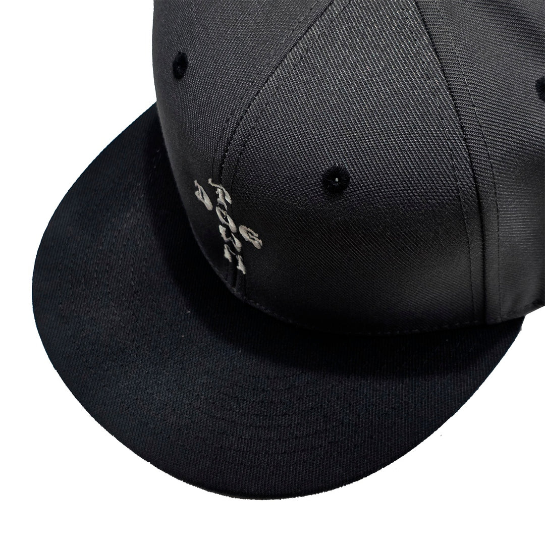 DOG TOWN CROSS LETTER SNAPBACK CHARCOAL GREY/BLACK