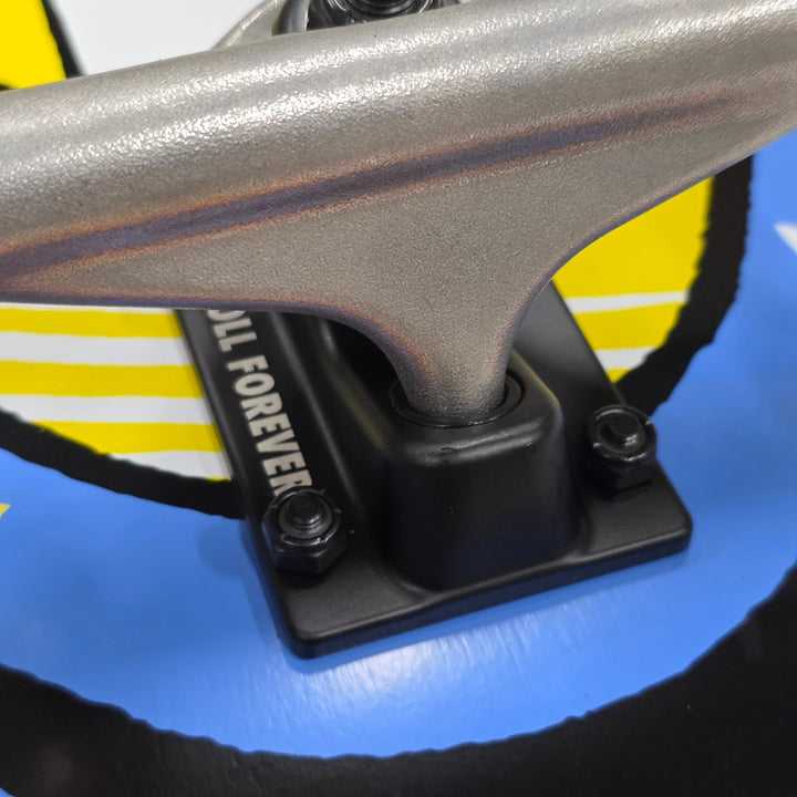 HATCHED 7.3 キッズサイズ スケートボード スケボー コンプリート 完成組立品 セット